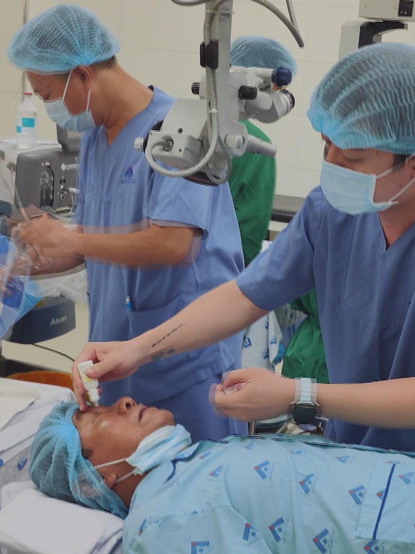 Phẫu thuật mắt miễn phí cho nhiều đối tượng chính sách nhân dịp 27/7