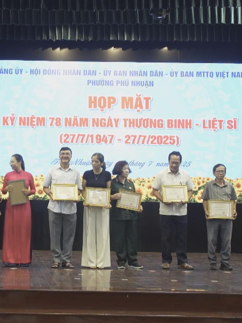 Phường Phú Nhuận họp mặt các gia đình chính sách tiêu biểu