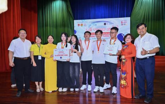 Cuộc thi "Sáng tạo vì tương lai 2025 - The Next Innovator 2025" chính thức khép lại với màn tranh tài bùng nổ của các nhà khoa học nhí. - Ảnh 7.