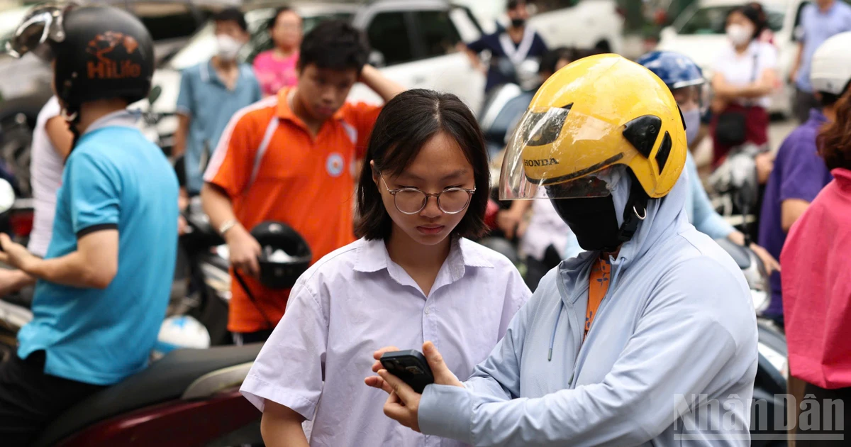 Lịch nộp lệ phí xét tuyển đại học, cao đẳng năm 2025