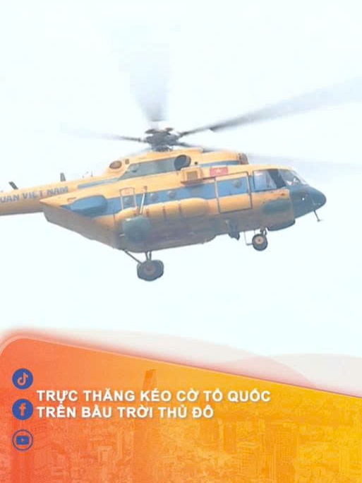 Chiêm ngưỡng đội hình trực thăng kéo cờ bay lượn trên bầu trời Thủ đô