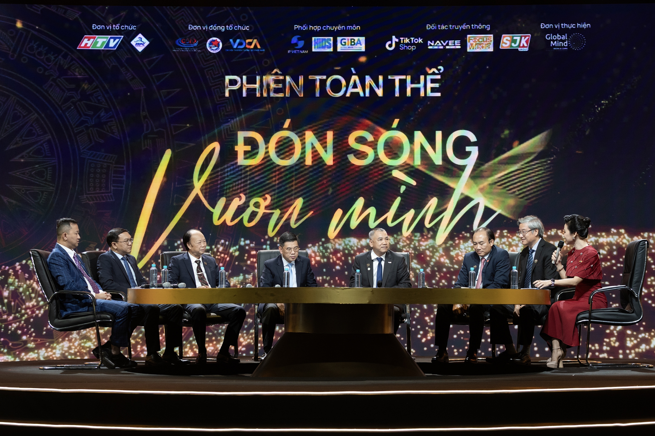 Hành trình từ khát vọng bay đến xây dựng thương hiệu Việt tỷ đô trên sàn chứng khoán - Ảnh 3.