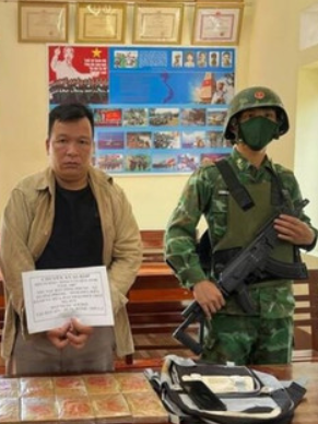 Bắt quả tang đối tượng có tiền án, mua bán 10 bánh heroin