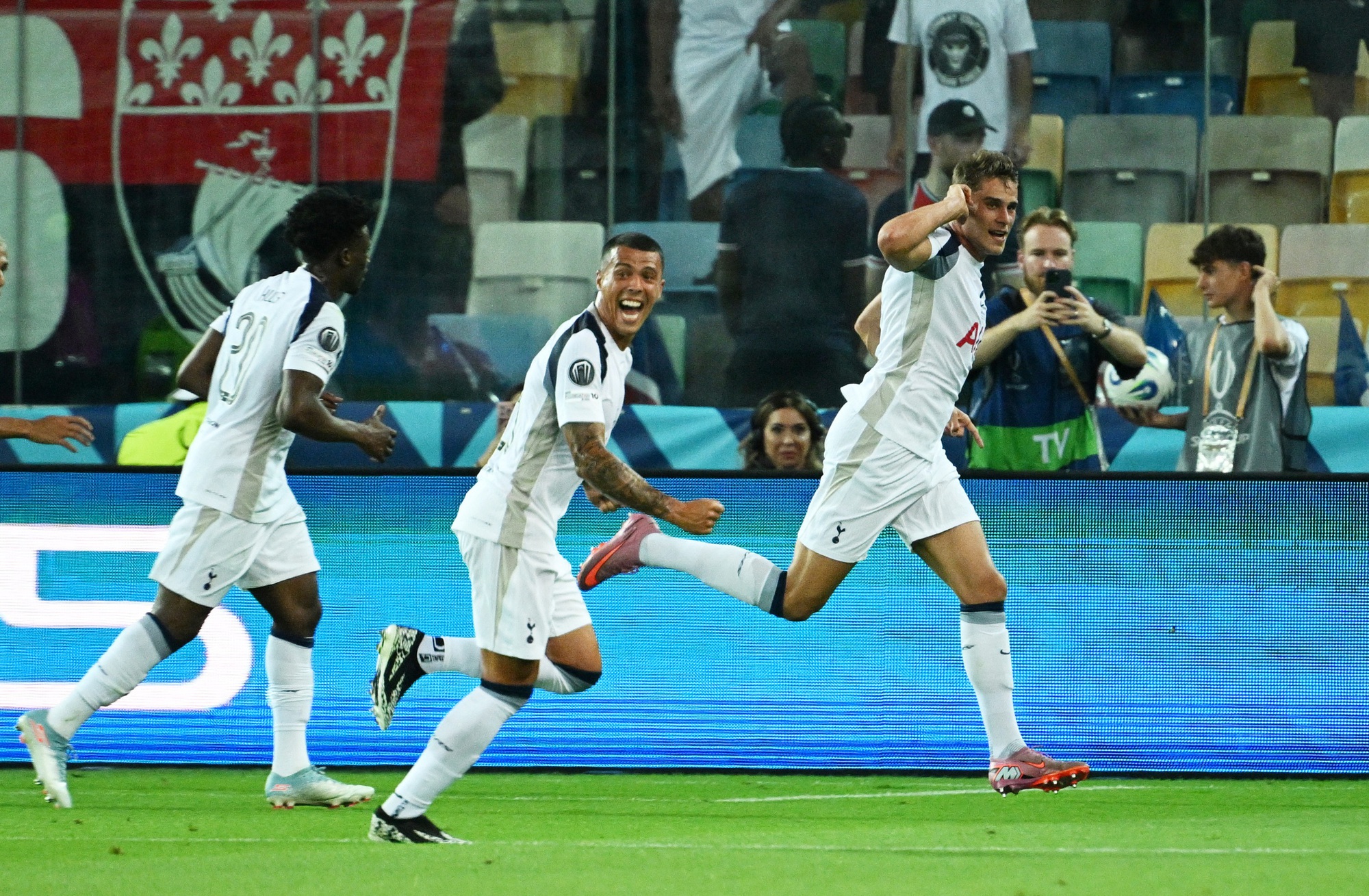 Canh bạc của HLV Enrique thắng lớn, PSG đánh bại Tottenham để giành Siêu cúp châu Âu- Ảnh 3.