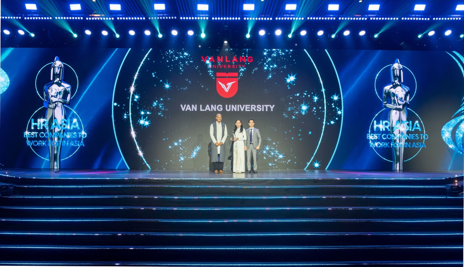 Trường Đại học Văn Lang được vinh danh Môi trường làm việc tốt nhất châu Á năm 2025 - Ảnh 1.