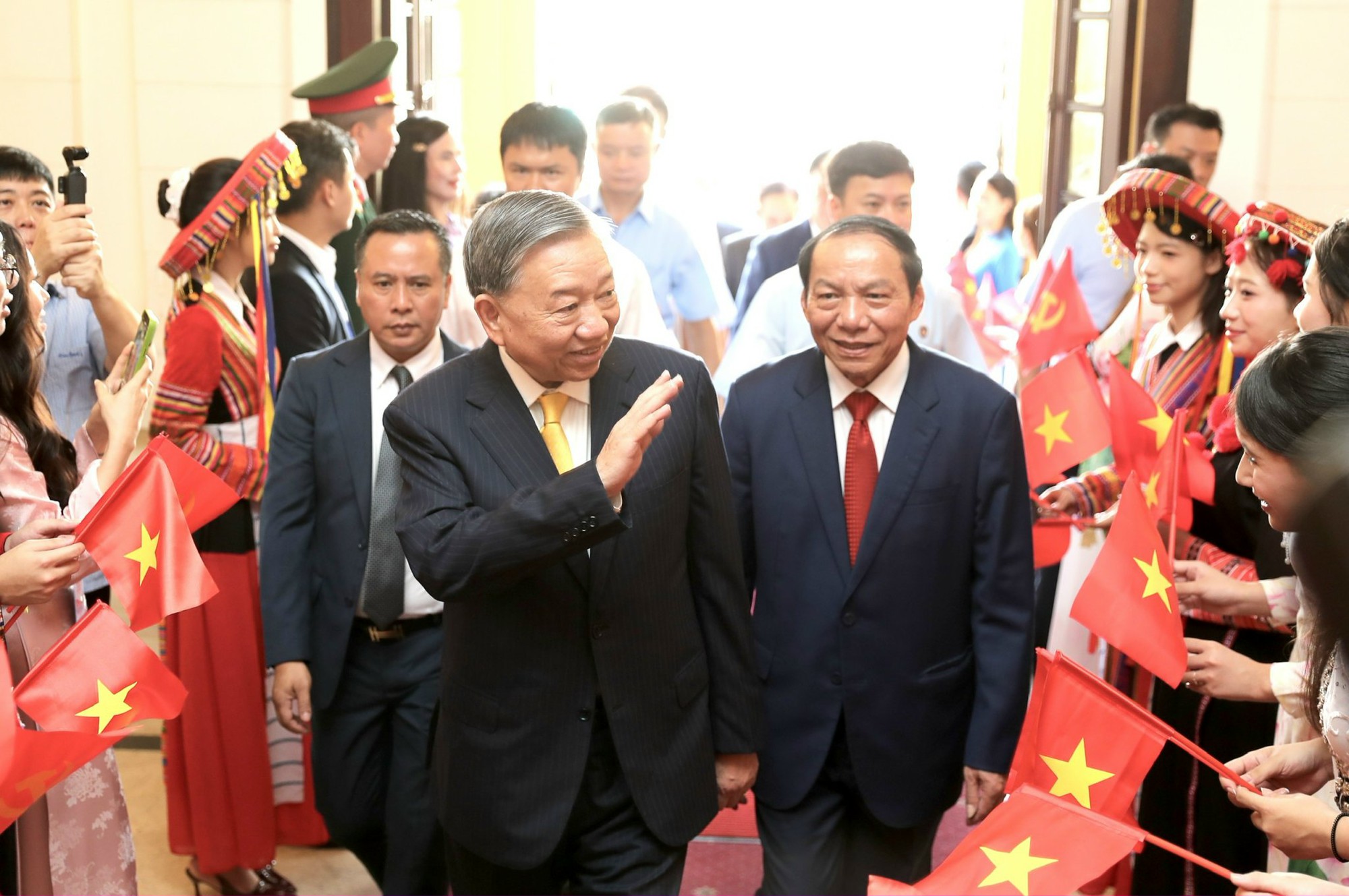 Tổng Bí thư Tô Lâm trao tặng Huân chương Lao động hạng Nhất cho Bộ VH-TT-DL- Ảnh 3. Tổng Bí thư Tô Lâm trao tặng Huân chương Lao động hạng Nhất cho Bộ VH-TT-DL- Ảnh 3.
