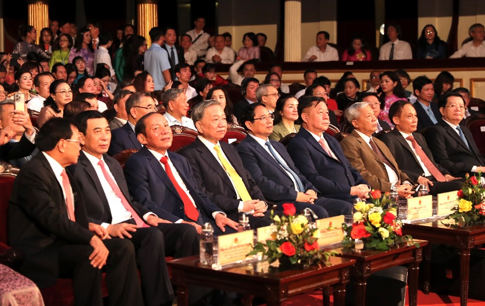 Tổng Bí thư Tô Lâm trao tặng Huân chương Lao động hạng Nhất cho Bộ VH-TT-DL- Ảnh 5. Tổng Bí thư Tô Lâm trao tặng Huân chương Lao động hạng Nhất cho Bộ VH-TT-DL- Ảnh 5.