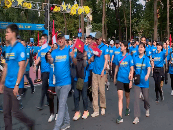Hoạt động đi bộ hữu nghị chào mừng 80 năm Ngày thành lập ngành ngoại giao Việt Nam - Ảnh 3.