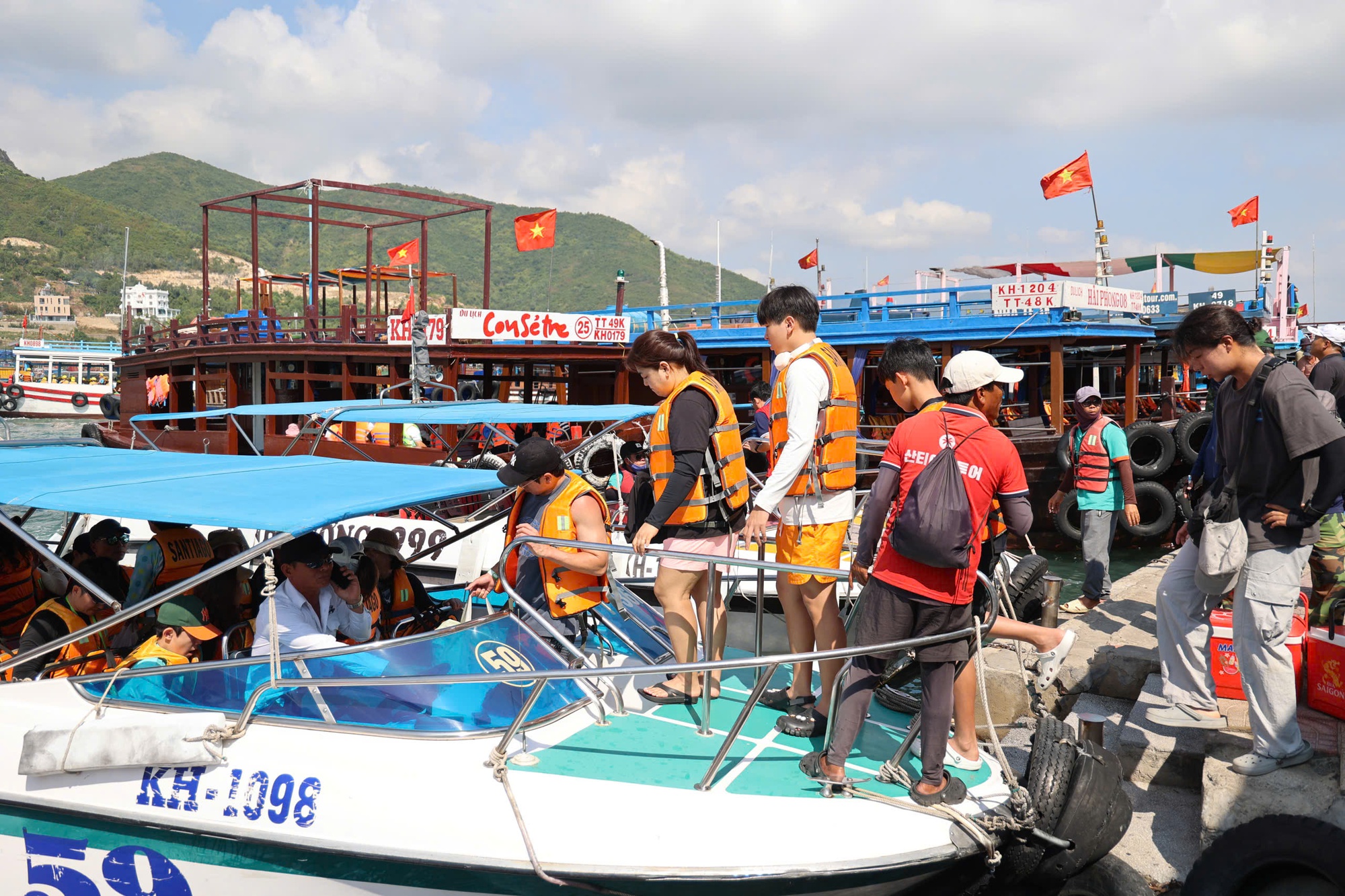 Từ ngày 25.8 sẽ thu phí tham quan vịnh Nha Trang- Ảnh 1.