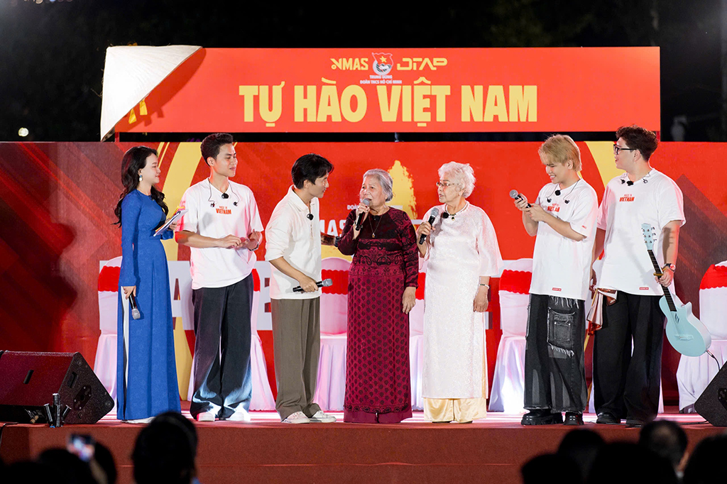 'Trẩy hội non sông' cùng concert: Được mùa concert- Ảnh 2. 'Trẩy hội non sông' cùng concert: Được mùa concert- Ảnh 2.