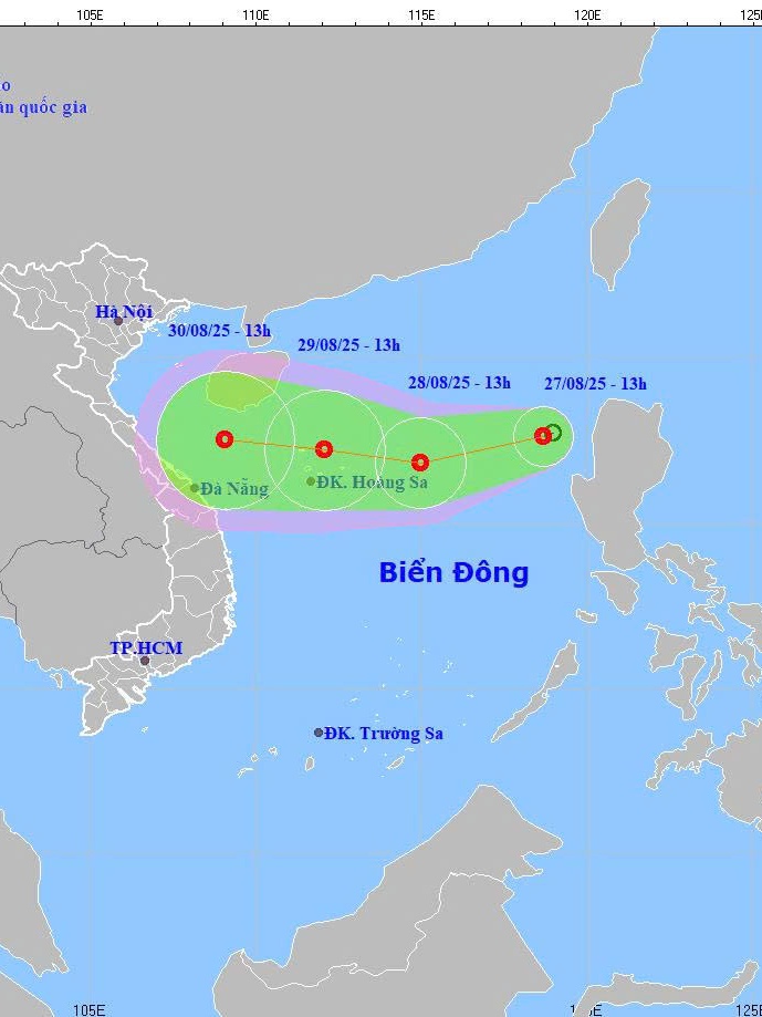 Áp thấp nhiệt đới trên Biển Đông có khả năng mạnh thêm, gây gió mạnh và sóng lớn