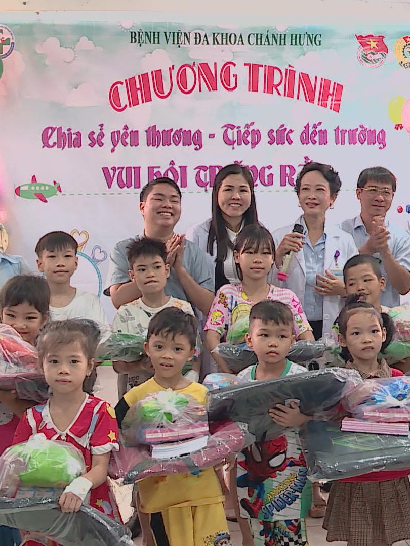 Mang Trung thu ấm áp đến bệnh nhi
