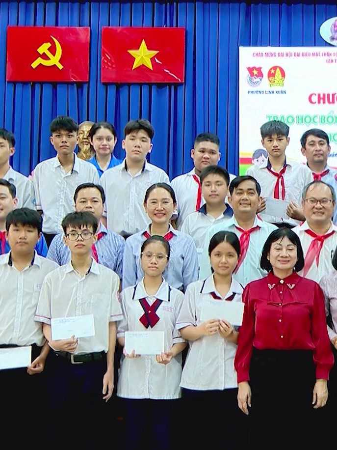 Phường Linh Xuân gặp gỡ tổng phụ trách Đội, Bí thư chi đoàn trường học và thiếu nhi vượt khó học tốt