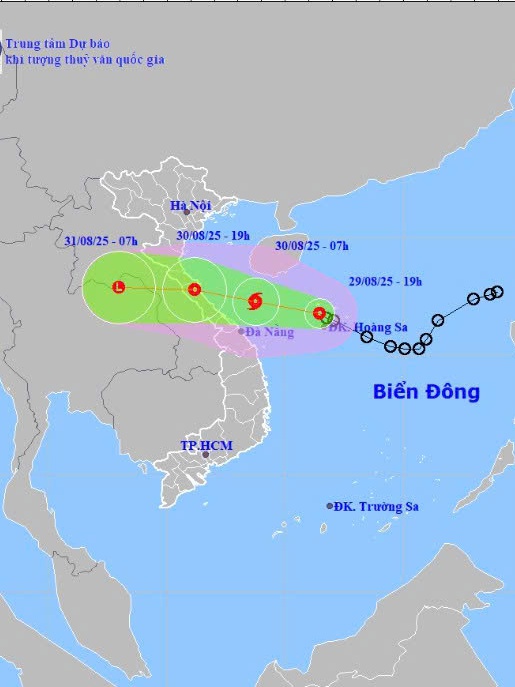 Áp thấp nhiệt đới trên Biển Đông có khả năng mạnh lên thành bão, ảnh hưởng trực tiếp ven biển từ Thanh Hóa đến Huế