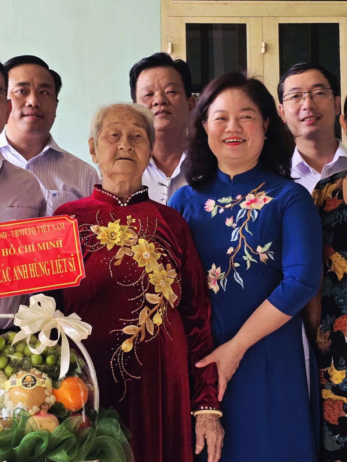 Lãnh đạo TP.HCM thăm Mẹ Việt Nam anh hùng