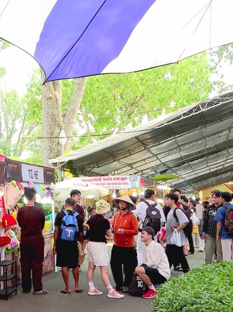 Sắc màu văn hóa dân gian tại Thảo Cầm Viên mừng Quốc khánh ngày 2/9