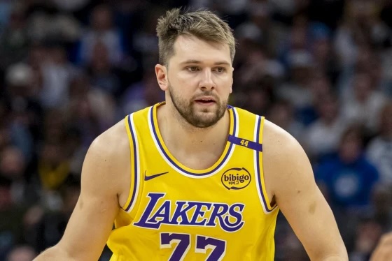 Luka Doncic gia hạn hợp đồng ba năm với Lakers - Ảnh 1.