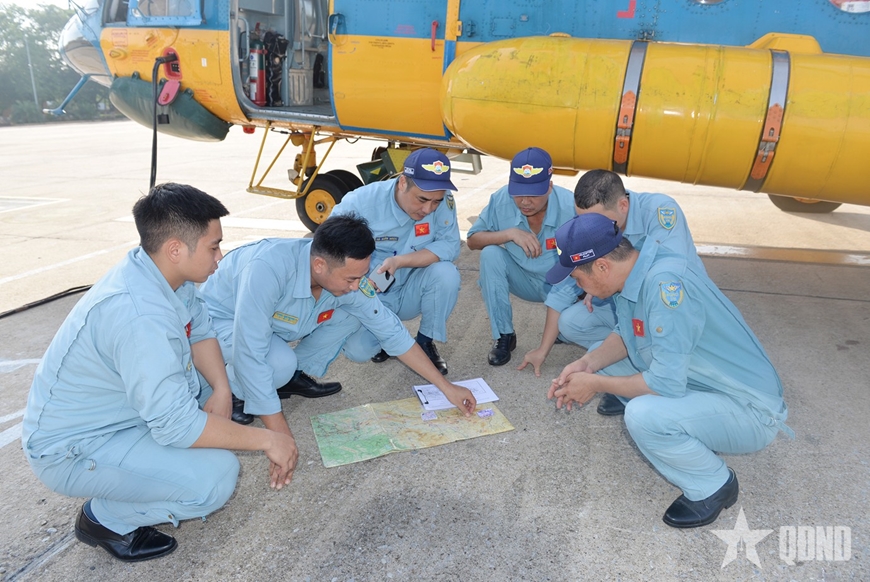 Những chuyến bay vì đồng bào ở Điện Biên - Ảnh 1.