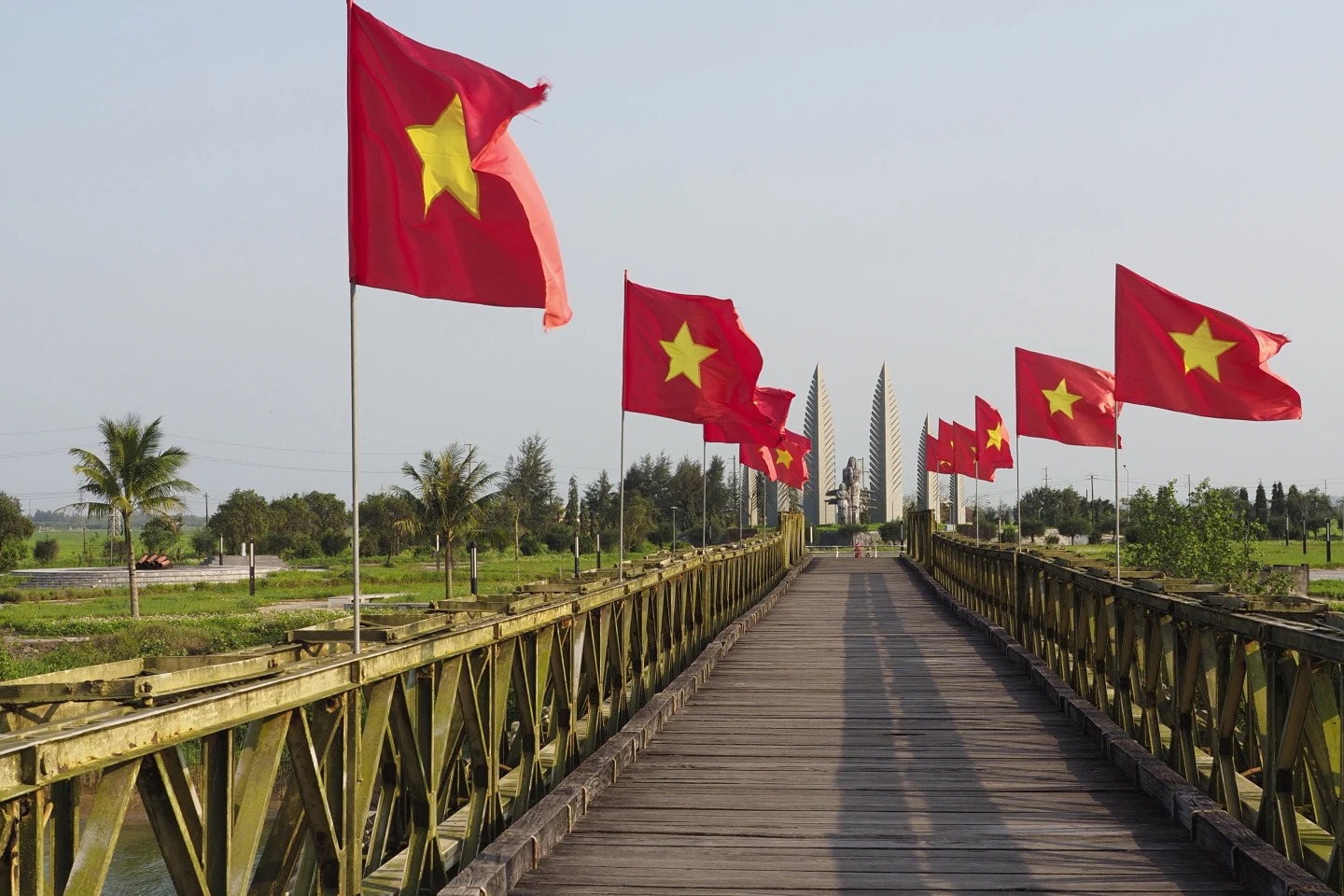 Sức hút của du lịch Việt Nam từ những chiến trường xưa- Ảnh 1. Sức hút của du lịch Việt Nam từ những chiến trường xưa- Ảnh 1.