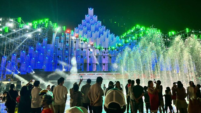 TP.HCM triển khai tặng mỗi người dân 100.000 đồng dịp 2/9, số tiền chi hơn 1.010 tỷ đồng- Ảnh 1. TP.HCM triển khai tặng mỗi người dân 100.000 đồng dịp 2/9, số tiền chi hơn 1.010 tỷ đồng- Ảnh 1.