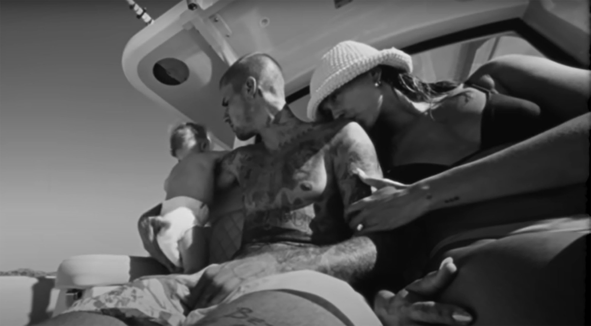 Con trai 11 tháng tuổi xuất hiện trong MV mới của Justin Bieber- Ảnh 1.