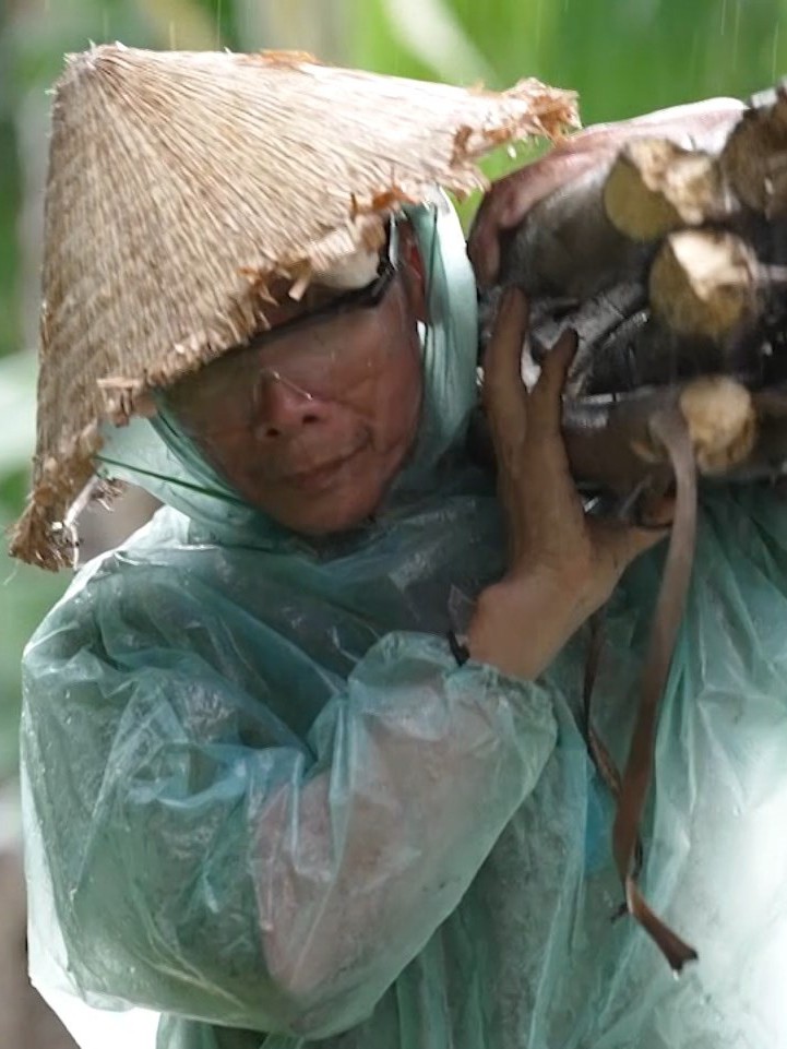 Em Phi Dung: Ba em bệnh nặng, mẹ liệt ngửa người, em gái ba lần mổ tim