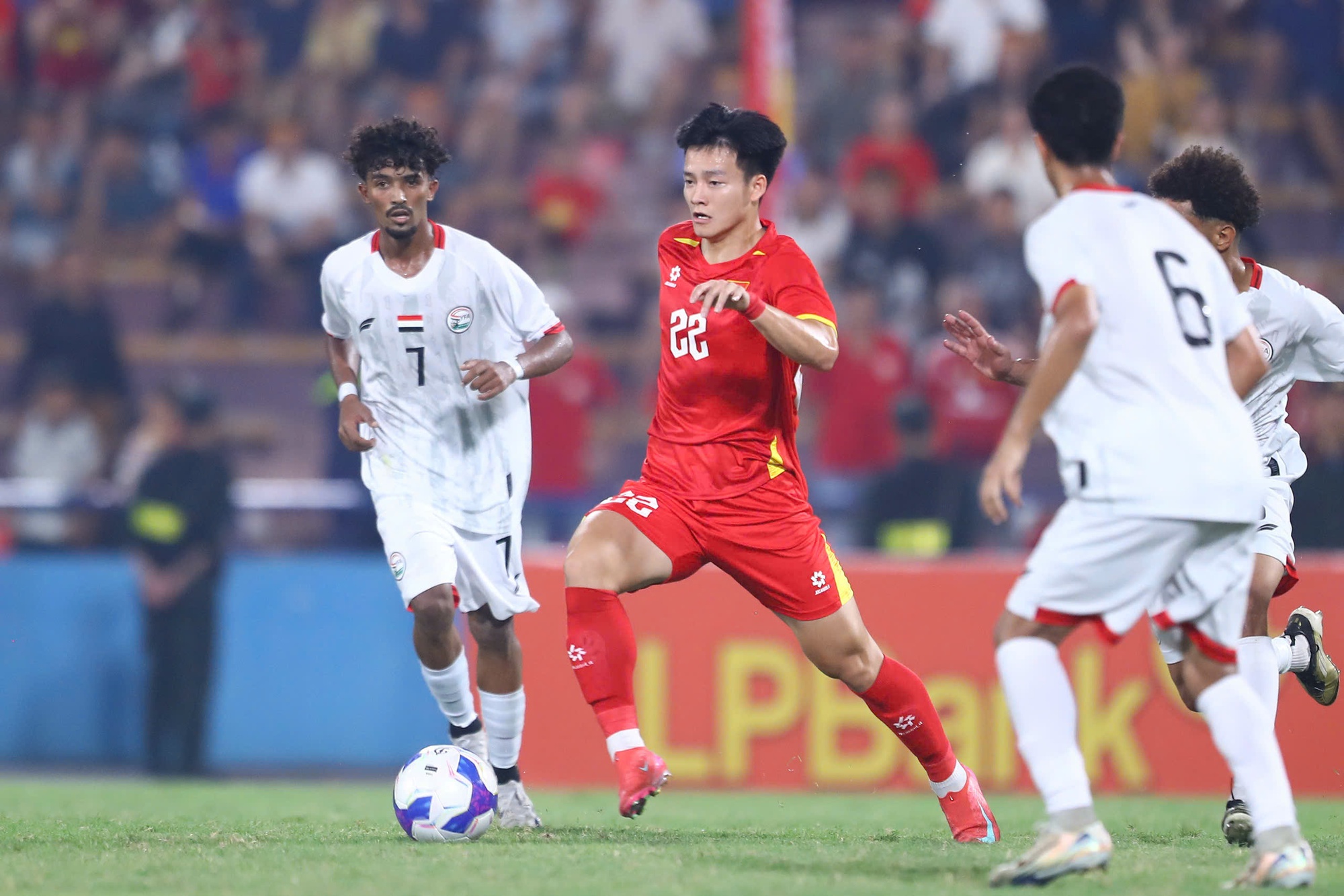 Thay người độc lạ như HLV Kim Sang-sik: U.23 Việt Nam vẫn cứ... đá là thắng!- Ảnh 1. Thay người độc lạ như HLV Kim Sang-sik: U.23 Việt Nam vẫn cứ... đá là thắng!- Ảnh 1.