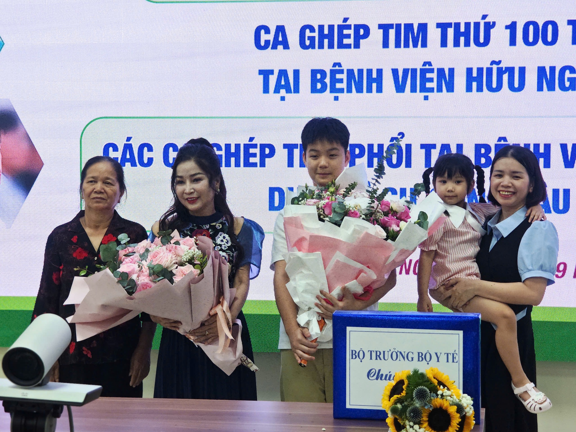 Người được ghép cả tim - phổi đầu tiên tại Việt Nam: “Tôi như từ cõi chết trở về” - Ảnh 1. Bệnh viện Việt Đức - Ảnh 1.
