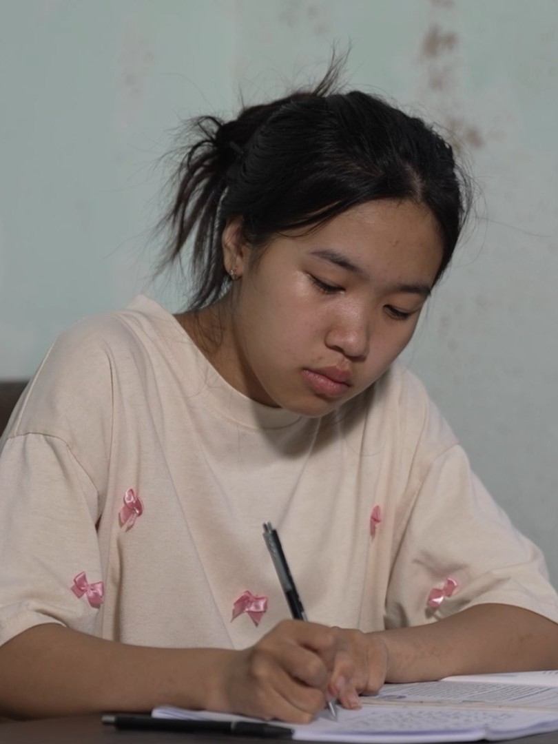 Bảo Châu: Cô bé mồ côi và nỗi cô đơn không lời - Mái ấm gia đình Việt