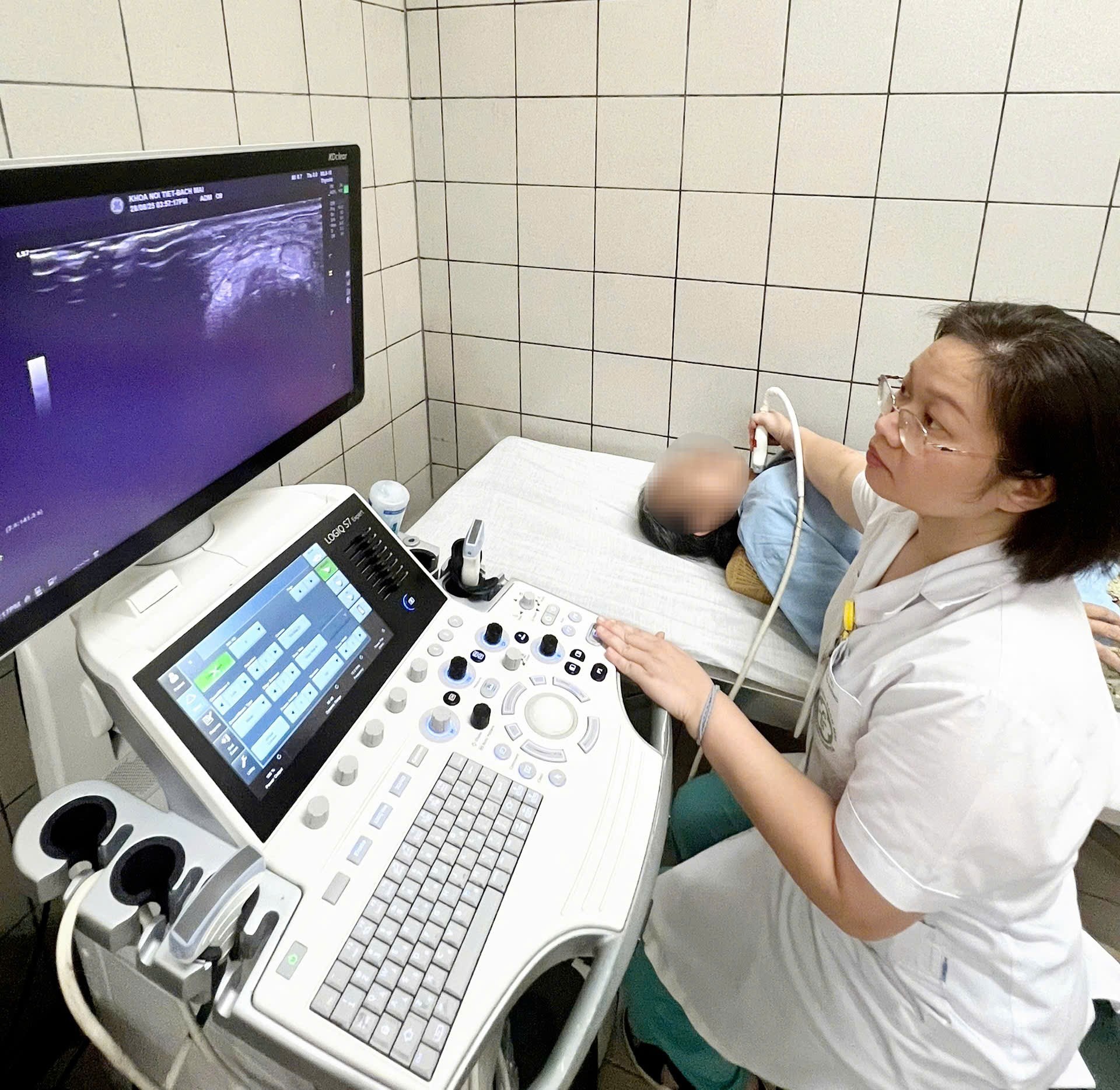 Tăng canxi máu có thể nguy hiểm đến tính mạng nhưng dễ nhầm lẫn với bệnh người già - Ảnh 1.