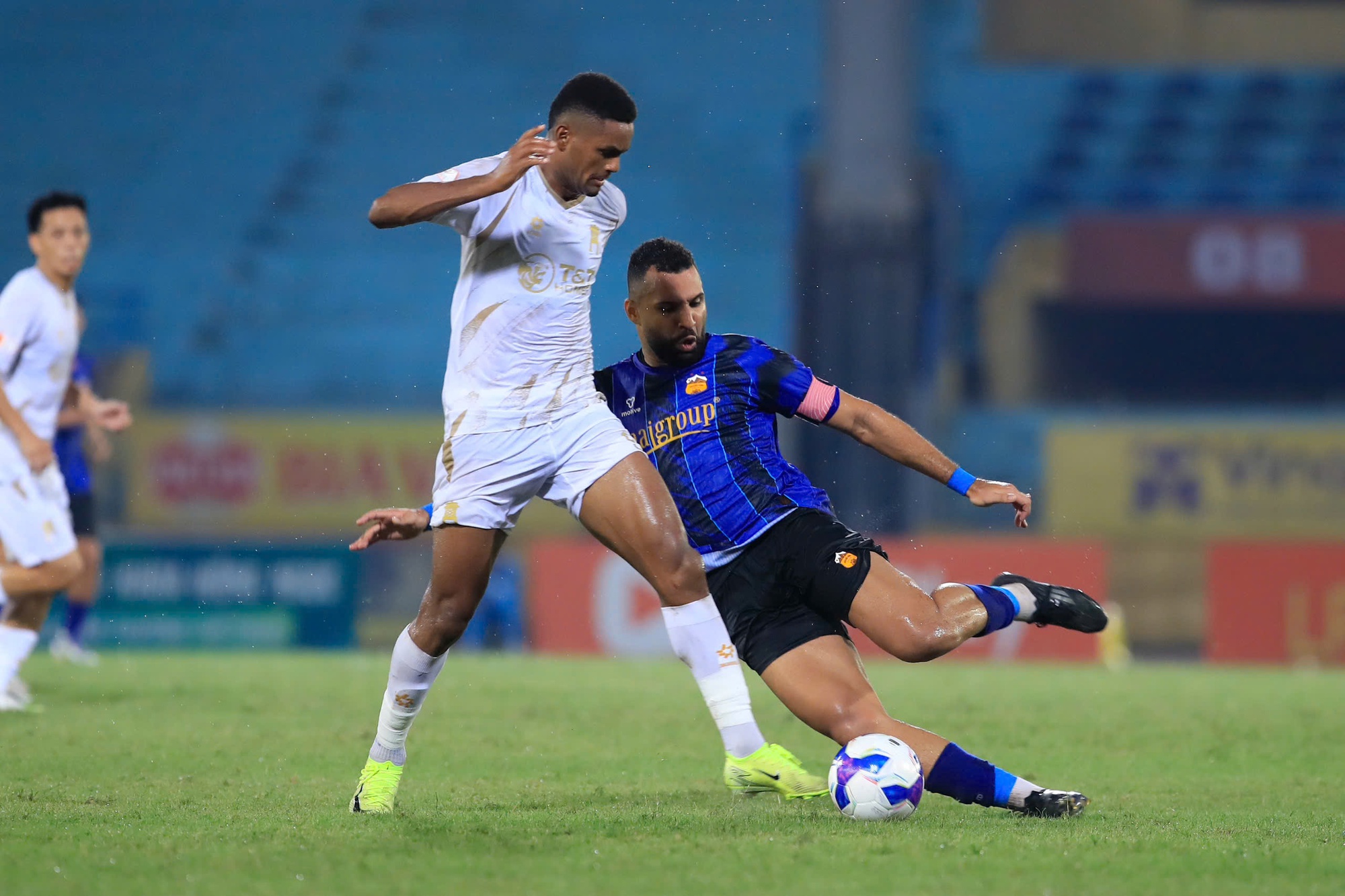 Nóng: V-League giảm số đội xuống hạng, HAGL và CLB Thanh Hóa... 'thở phào' - Ảnh 1.