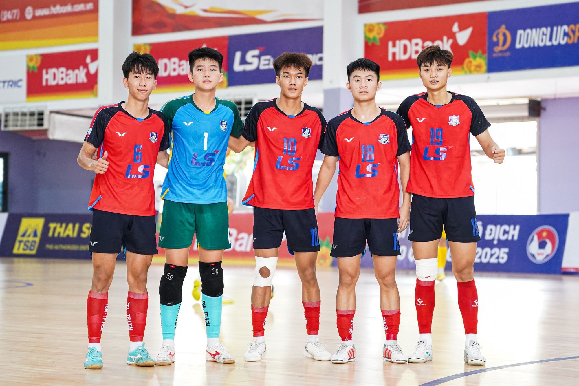 VFF kỷ luật nặng hai đội futsal vì thi đấu tiêu cực - Ảnh 2.