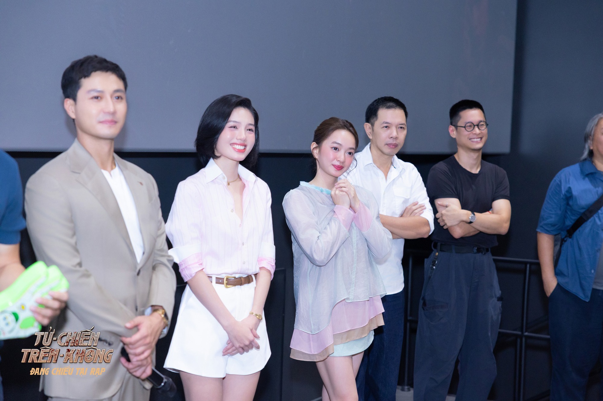 'Tử chiến trên không' bị quay lén, nhà sản xuất cảnh báo lập vi bằng - Ảnh 2.