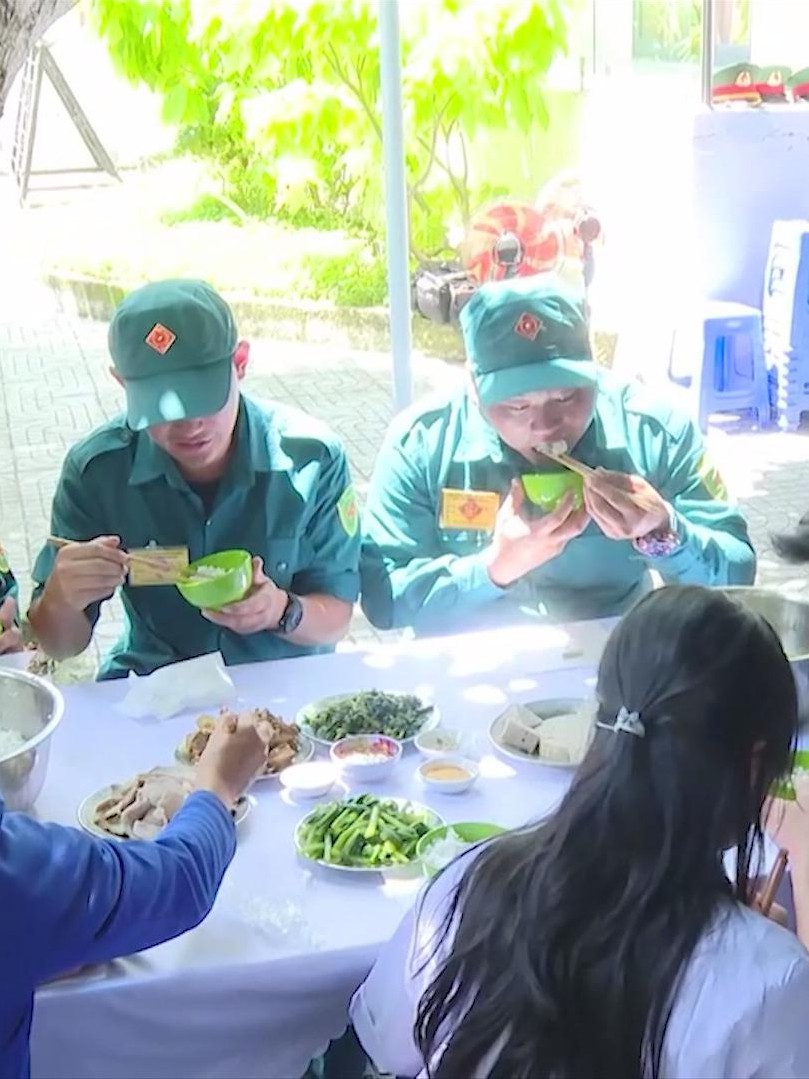 Ấm lòng người dân với chương trình “Bữa cơm 0 đồng” tại đặc khu Côn Đảo