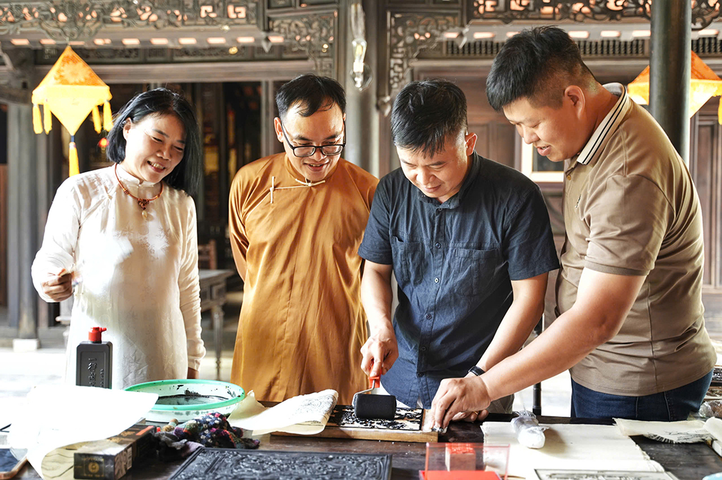 Tiếp nối mạch nguồn Di sản thế giới Mộc bản triều Nguyễn- Ảnh 3. Tiếp nối mạch nguồn Di sản thế giới Mộc bản triều Nguyễn- Ảnh 3.