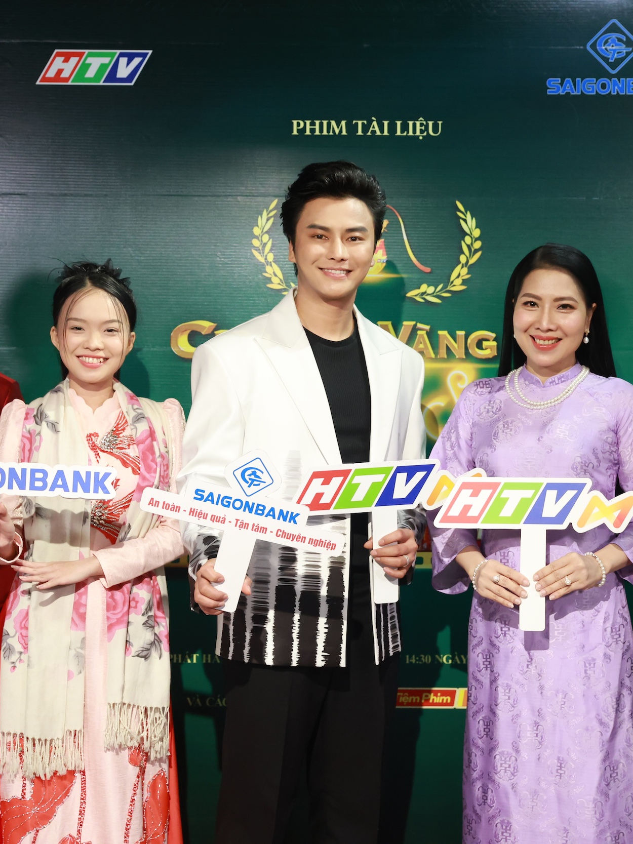 "Chuông vàng tỏa sáng" ra rạp: Những giây phút xúc động và tự hào