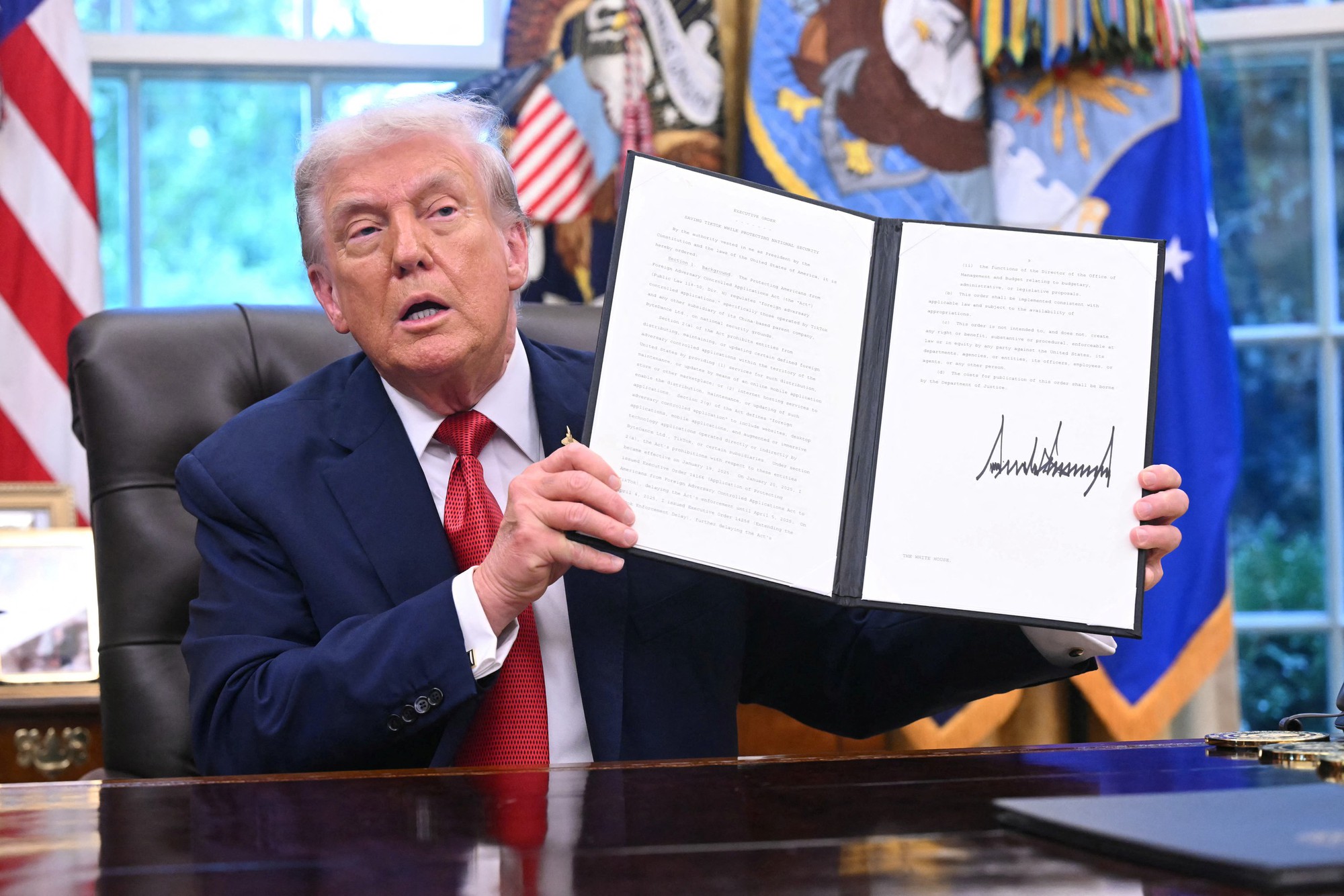 Ông Trump ký sắc lệnh bán TikTok Mỹ, định giá 14 tỉ USD - Ảnh 1.