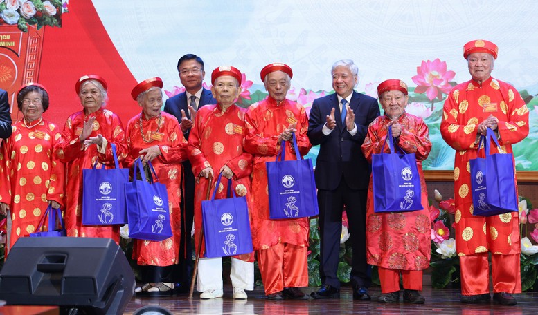 Phát động Tháng hành động vì người cao tuổi và chương trình "Mắt sáng cho người cao tuổi"- Ảnh 2.