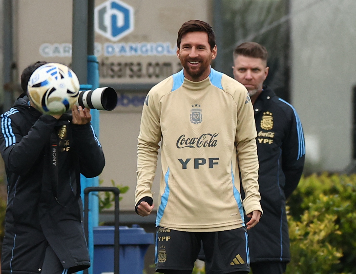 Messi chỉ thi đấu 1 trận tại Argentina, HLV Scaloni có quyết định bất ngờ- Ảnh 1. Messi chỉ thi đấu 1 trận tại Argentina, HLV Scaloni có quyết định bất ngờ- Ảnh 1.