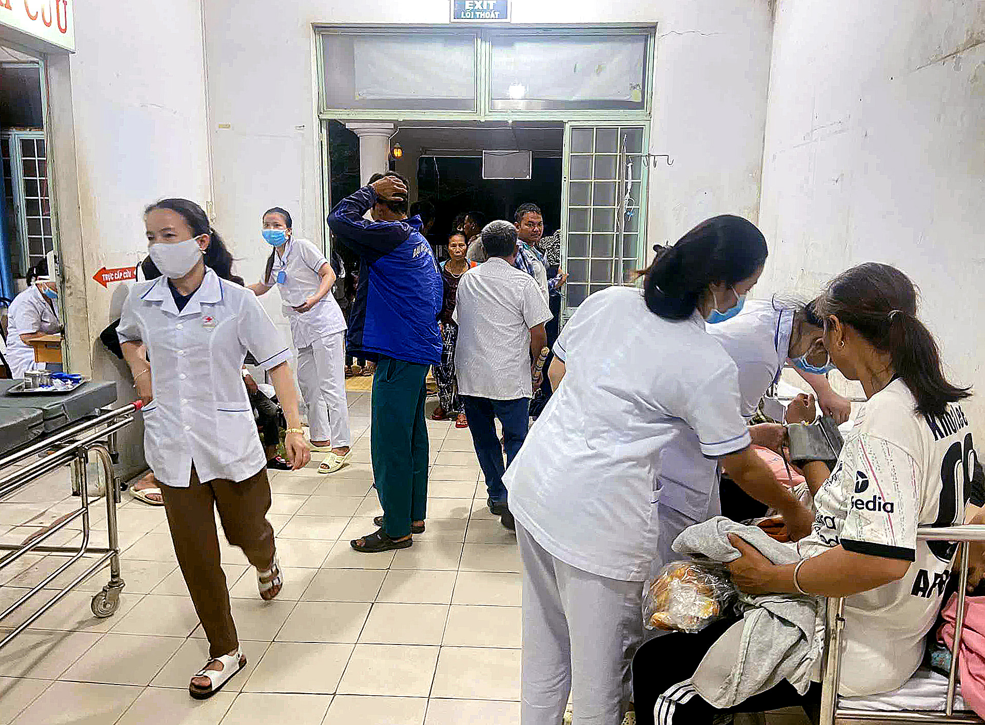 Chủ cơ sở nấu tiệc tân gia làm 149 thực khách ngộ độc nhập viện bị phạt 35 triệu đồng - Ảnh 1.