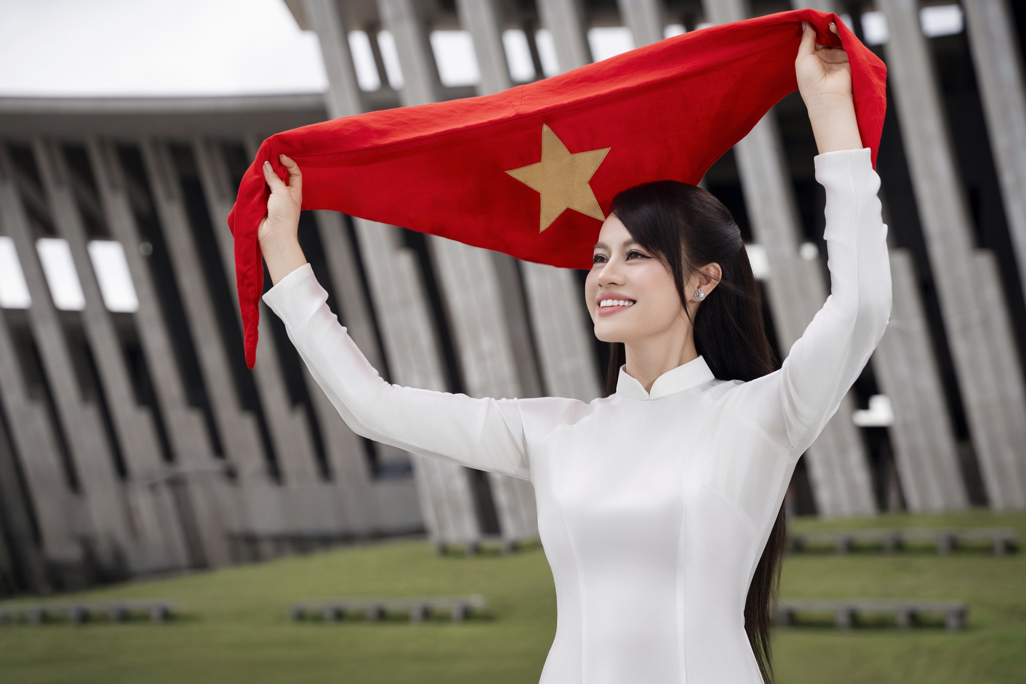 Hậu đại lễ 2-9, Huyền Anh Yoko mới ra MV vì chờ những thước phim diễu binh say đắm lòng người - Ảnh 2.