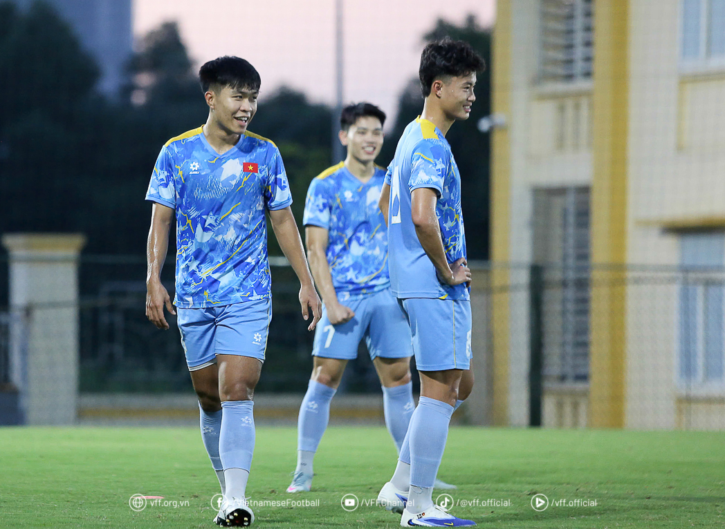 Hậu vệ Lý Đức nói điều bất ngờ về U.23 Singapore, tự nhủ bản thân chớ chủ quan- Ảnh 1. Hậu vệ Lý Đức nói điều bất ngờ về U.23 Singapore, tự nhủ bản thân chớ chủ quan- Ảnh 1.