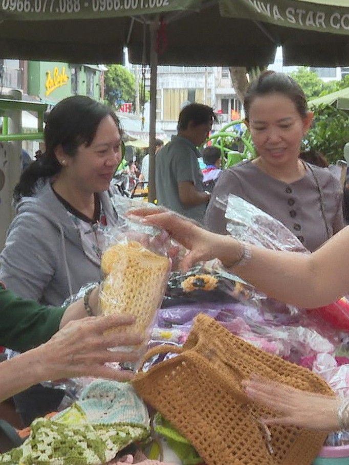 Ấm áp ngày hội “Trao yêu thương” tại phường Phú Thọ, TP.HCM