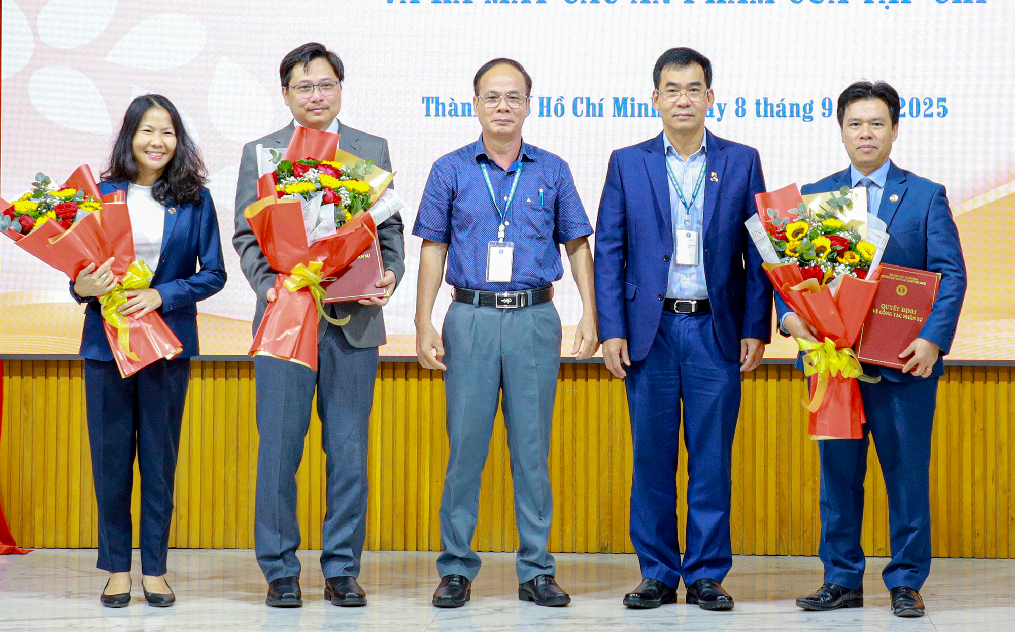 Trường ĐH Luật TP.HCM ra mắt tạp chí khoa học 3 ngôn ngữ Việt, Anh, và Pháp - Ảnh 1.