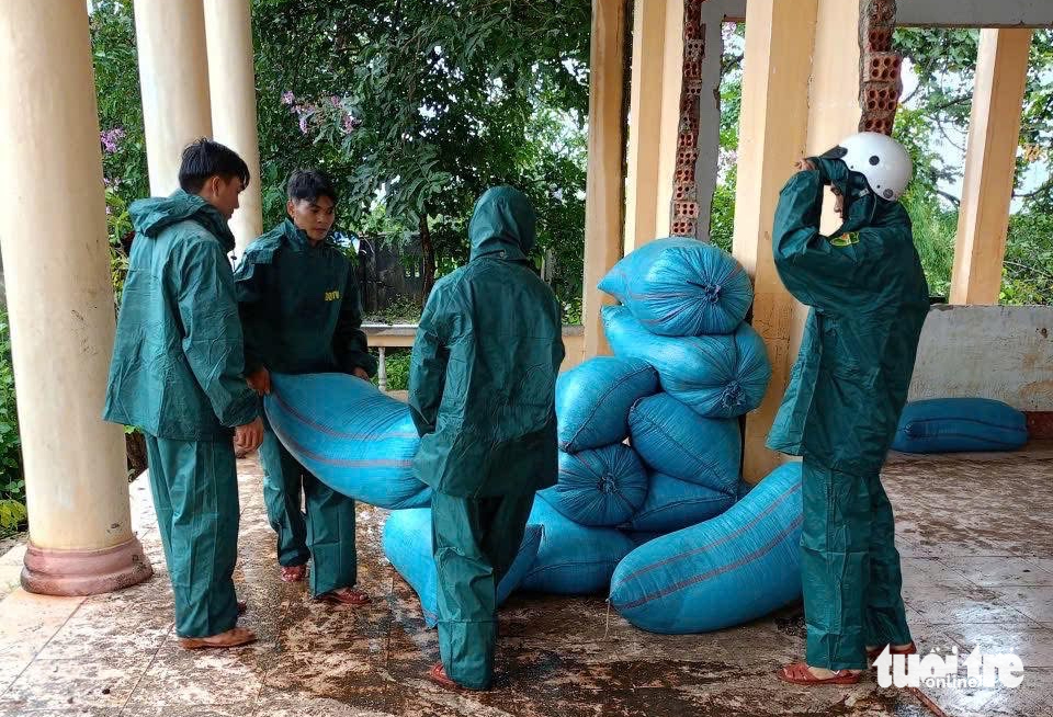 Mưa lớn kéo dài, nhiều nơi ở Đắk Lắk ngập sâu - Ảnh 10.