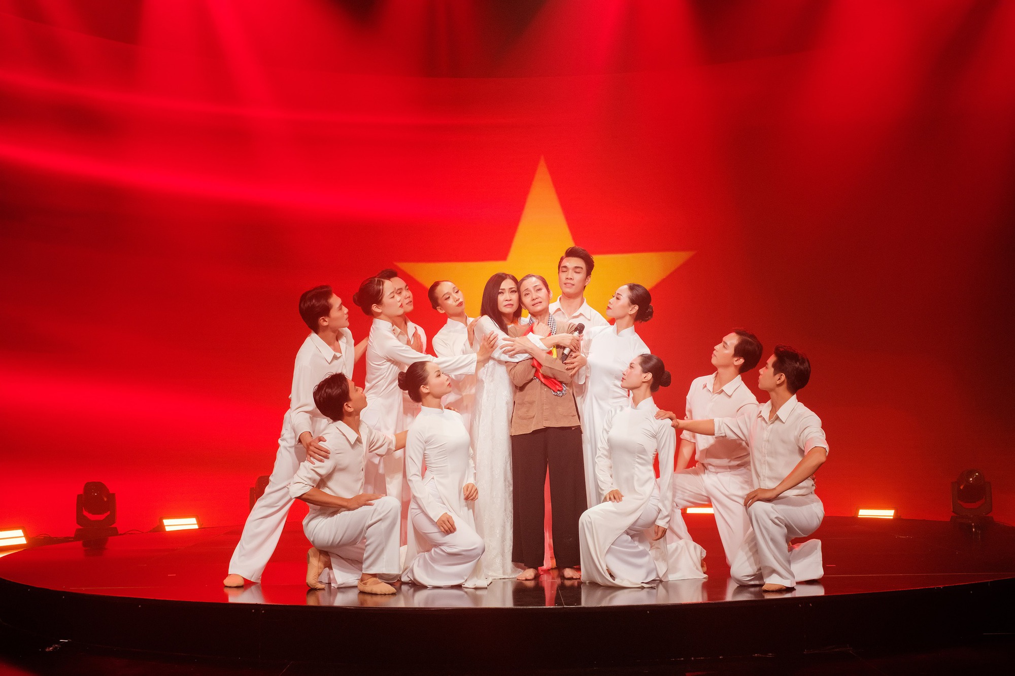 HTV vinh danh Hòa Minzy, Võ Hạ Trâm và loạt tác phẩm nghệ thuật ấn tượng chào năm mới 2026- Ảnh 6.