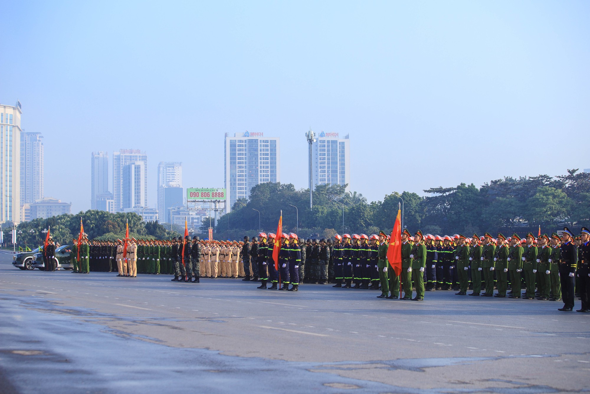 - Ảnh 1. Trực thăng của quân đội, công an xuất quân bảo vệ Đại hội XIV của Đảng - Ảnh 1.