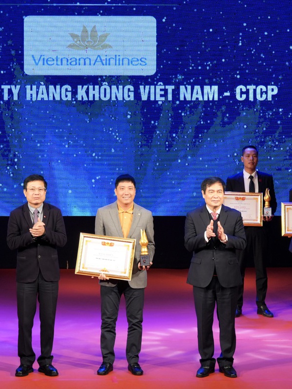 Vietnam Airlines vào Top 20 Doanh nghiệp Văn hóa, Uy tín 2025