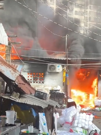 Cháy lớn tại khu vực chợ Bình Trưng, TP. Hồ Chí Minh