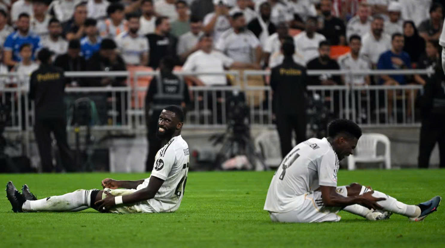 Real Madrid gặp khó trước đại chiến với Barcelona - Ảnh 1.